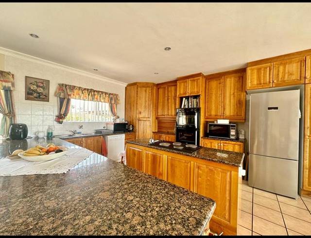 4 BEDROOM HOUSE FOR SALE IN STILBAAI-WES